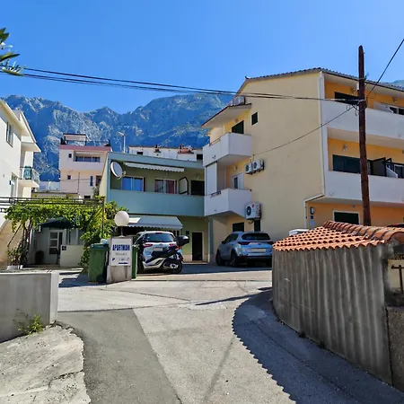 Cvjet * Makarska